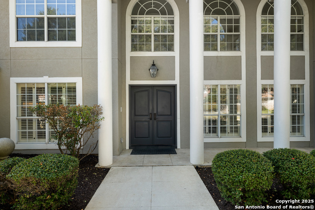 Image 3 of 70 For 10 Thornhurst