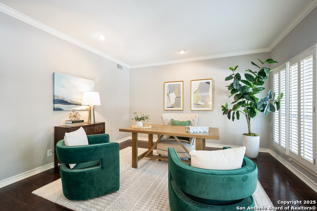 Image 4 of 70 For 10 Thornhurst