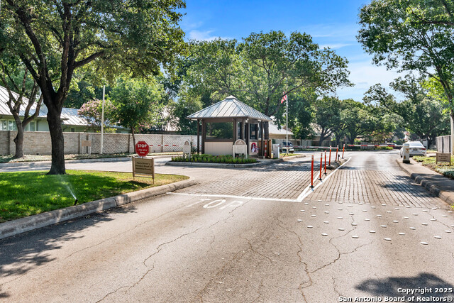 Image 58 of 70 For 10 Thornhurst