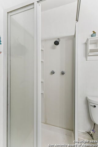 Listing photo id 14 for 352 Larchmont