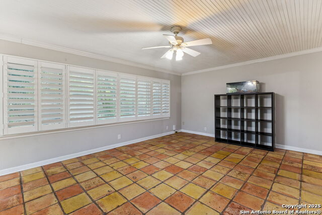 Listing photo id 19 for 352 Larchmont