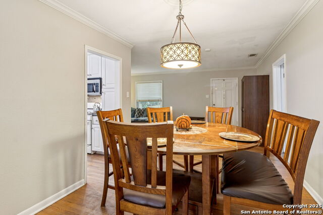 Listing photo id 7 for 352 Larchmont