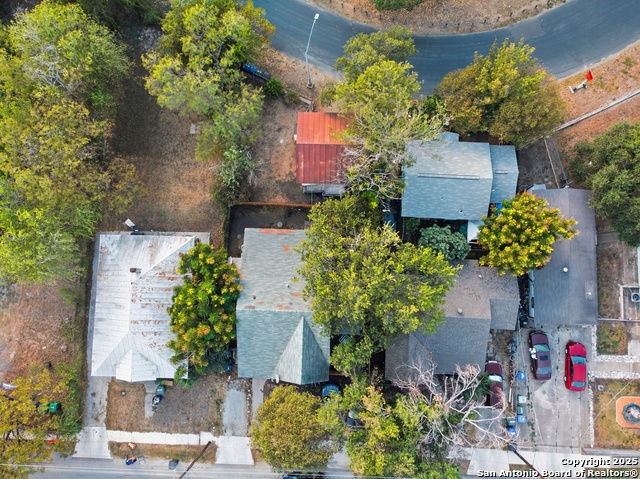 Image 40 of 43 For 2215 Elmendorf N