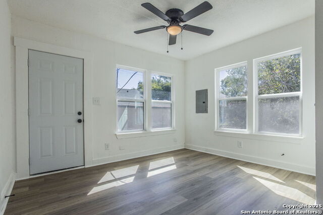 Image 6 of 43 For 2215 Elmendorf N