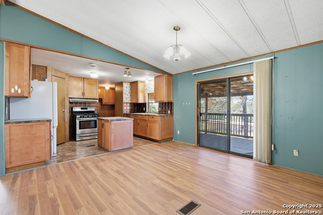 Image 10 of 53 For 142 Lost Springs