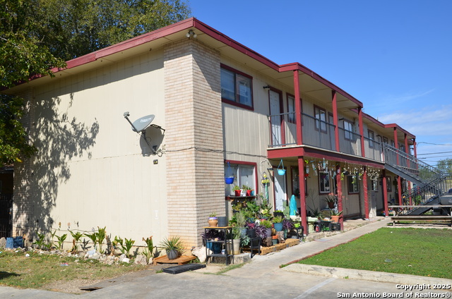 Image 3 of 14 For 1455 Hillcrest