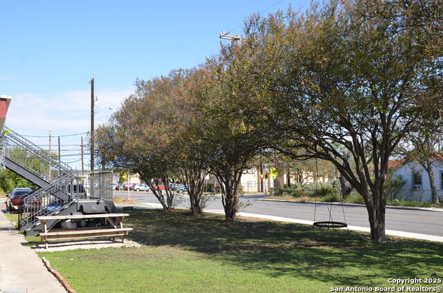 Image 4 of 14 For 1455 Hillcrest