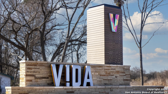 Listing photo id 1 for 1435 Azul Way