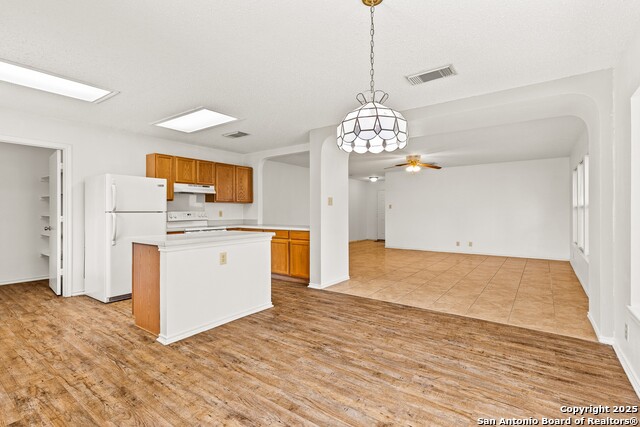 Image 13 of 25 For 11211 Sutton Pl