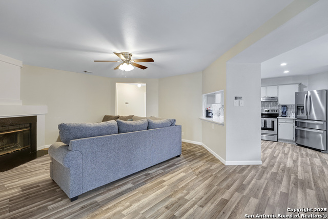 Image 11 of 25 For 8907 Athens