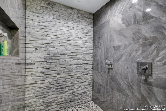 Image 17 of 25 For 8907 Athens