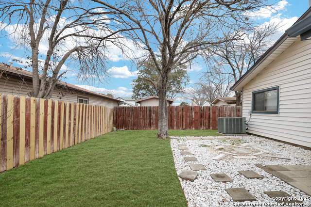 Image 23 of 25 For 8907 Athens