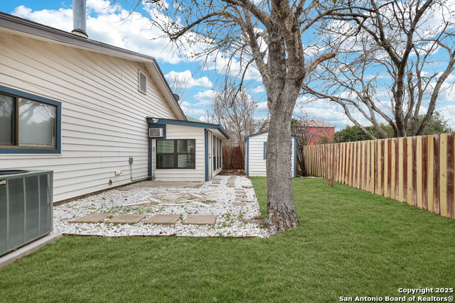 Image 24 of 25 For 8907 Athens