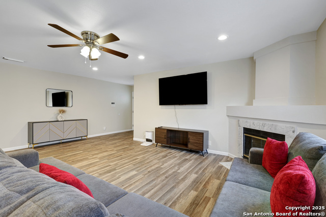 Image 3 of 25 For 8907 Athens