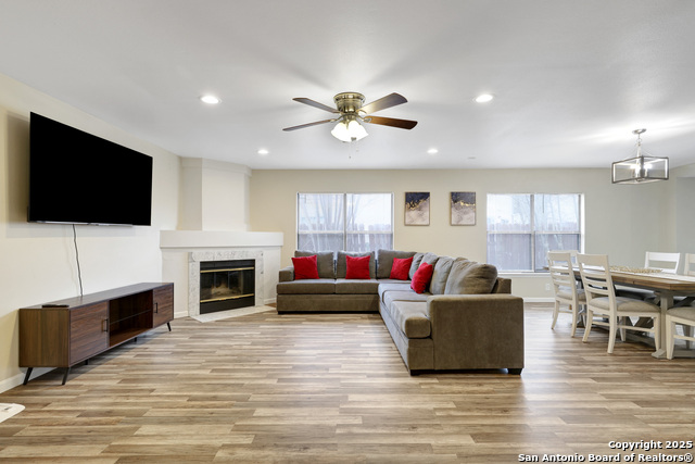 Image 4 of 25 For 8907 Athens