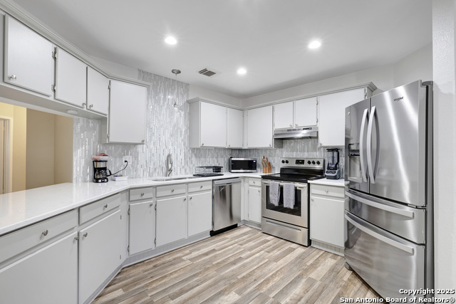 Image 8 of 25 For 8907 Athens