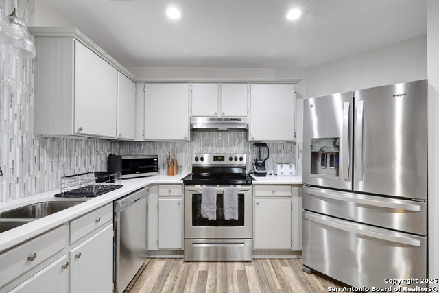 Image 9 of 25 For 8907 Athens