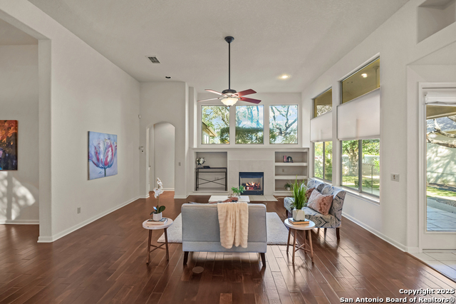 Listing photo id 2 for 223 Garden Hill