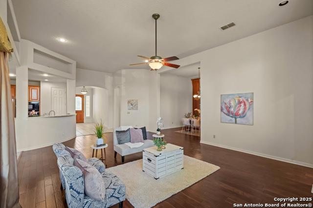 Listing photo id 5 for 223 Garden Hill