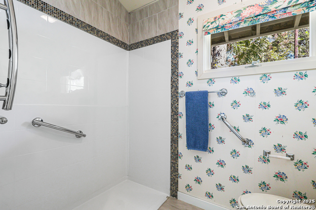 Image 17 of 33 For 985 Allen Avenue