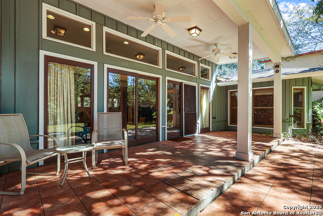 Image 22 of 33 For 985 Allen Avenue