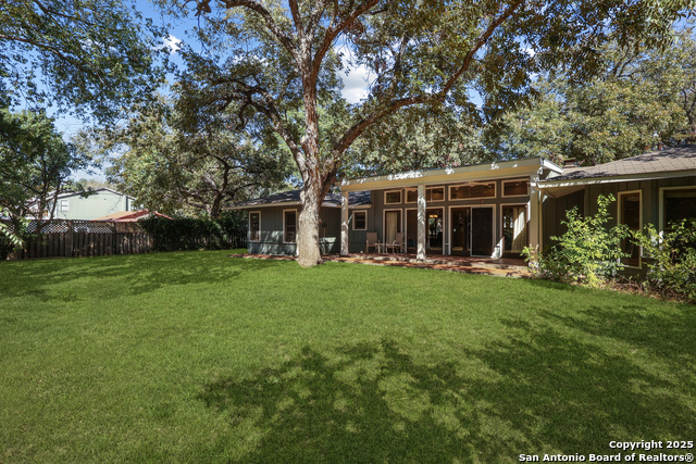 Image 23 of 33 For 985 Allen Avenue