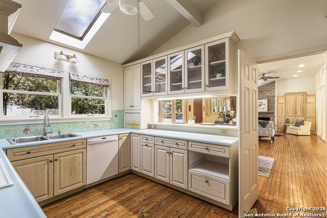 Image 7 of 33 For 985 Allen Avenue