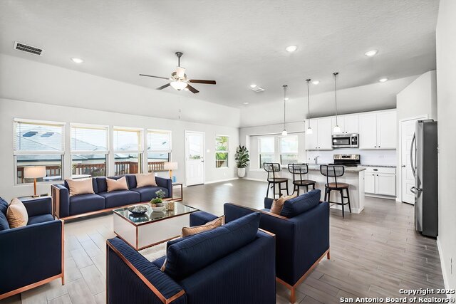 Image 3 of 30 For 1117 Amber Lake