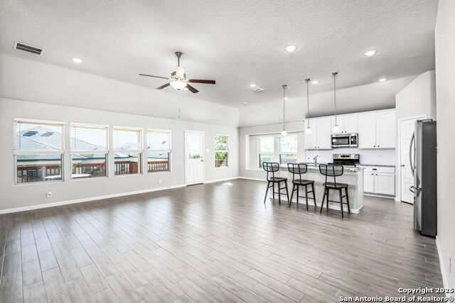 Image 4 of 30 For 1117 Amber Lake