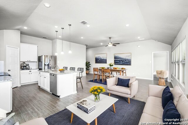 Image 5 of 30 For 1117 Amber Lake