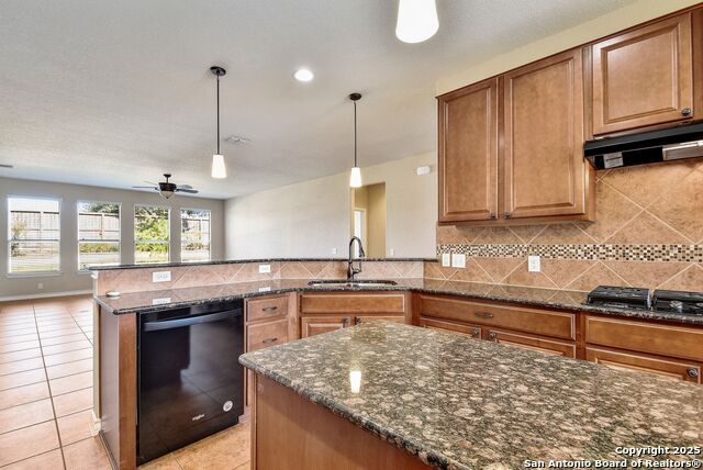 Listing photo id 10 for 4307 Post Cedar