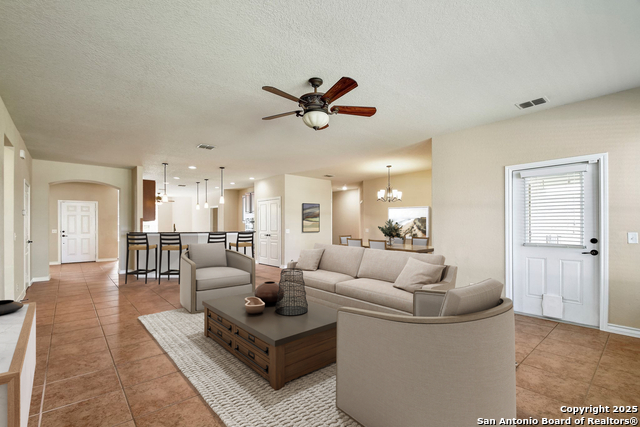 Listing photo id 3 for 4307 Post Cedar