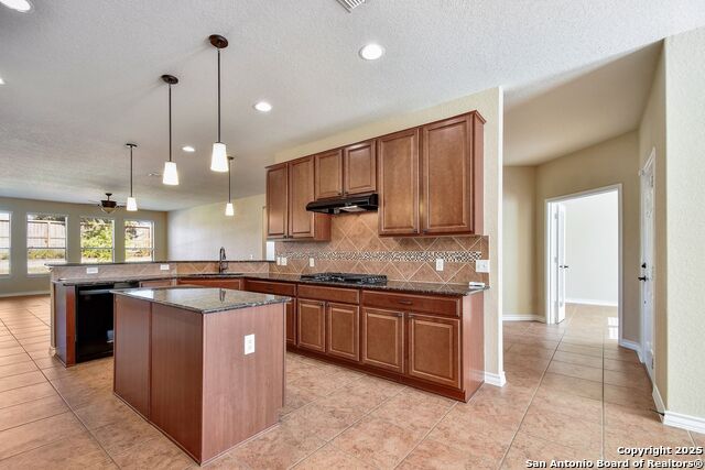 Listing photo id 7 for 4307 Post Cedar