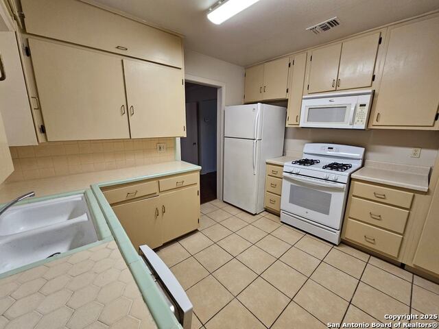 Image 5 of 11 For 217 Lullwood  3