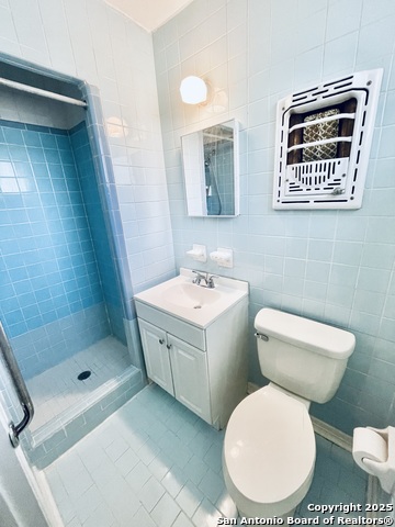 Image 10 of 11 For 4915 Benham