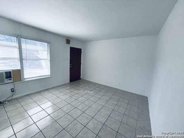 Image 2 of 11 For 4915 Benham