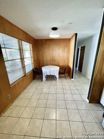 Image 4 of 11 For 4915 Benham