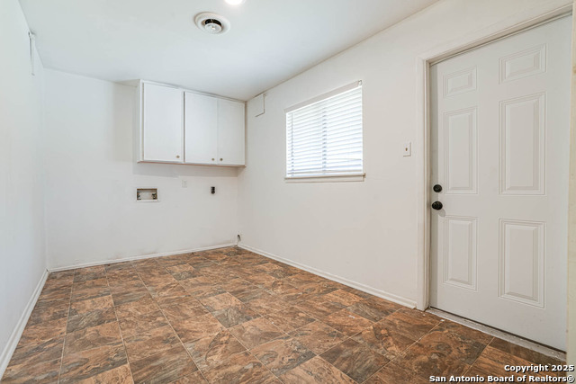 Image 22 of 27 For 211 Woodlake E