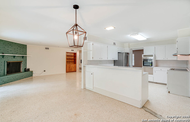 Image 9 of 27 For 211 Woodlake E