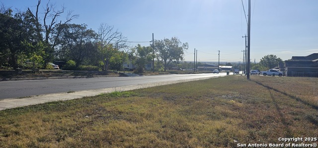 Image 2 of 4 For 813 Toepperwein