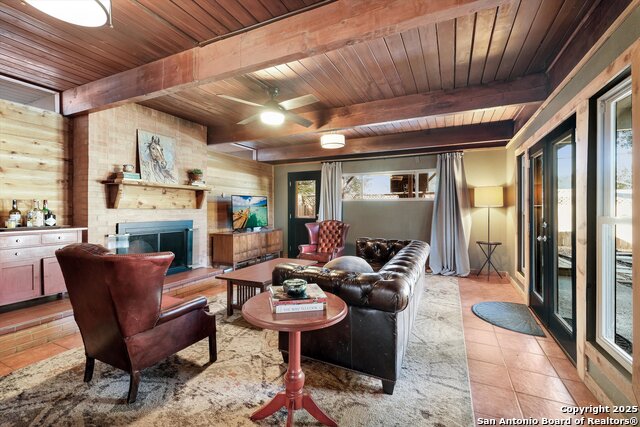 Listing photo id 9 for 611 Brightwood