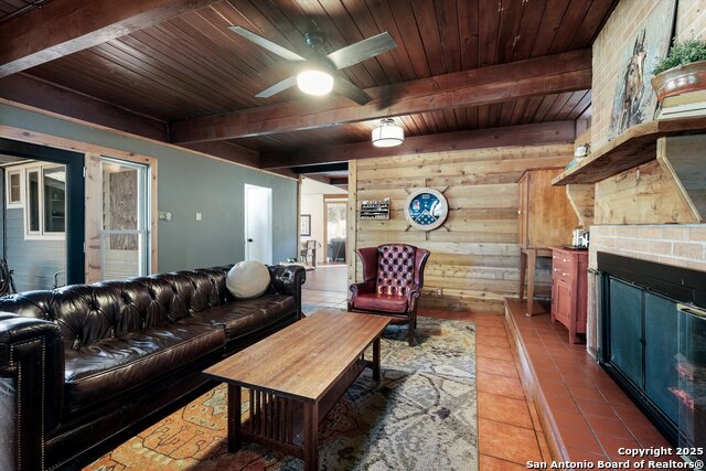 Listing photo id 12 for 611 Brightwood