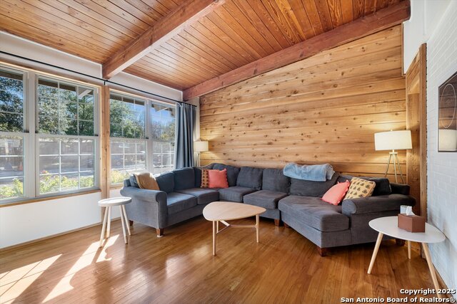 Listing photo id 14 for 611 Brightwood