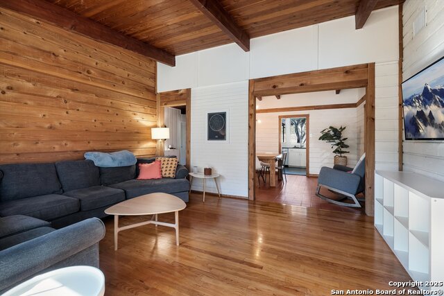 Listing photo id 15 for 611 Brightwood