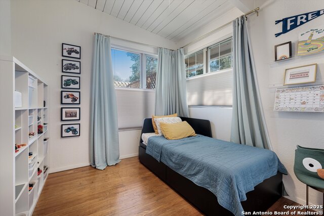 Listing photo id 19 for 611 Brightwood