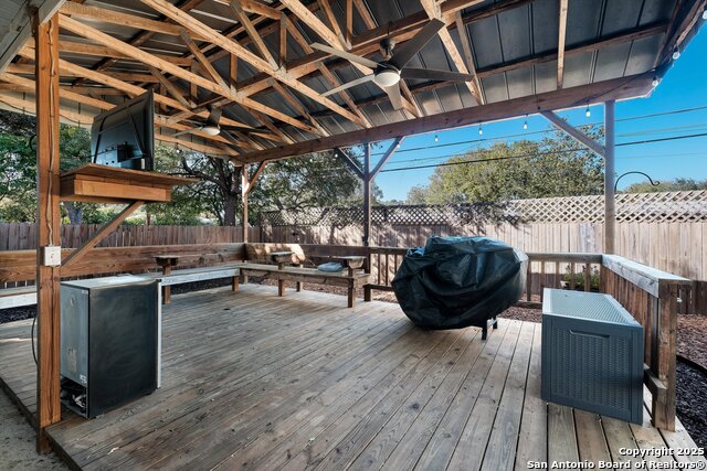 Listing photo id 21 for 611 Brightwood