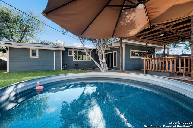 Listing photo id 23 for 611 Brightwood