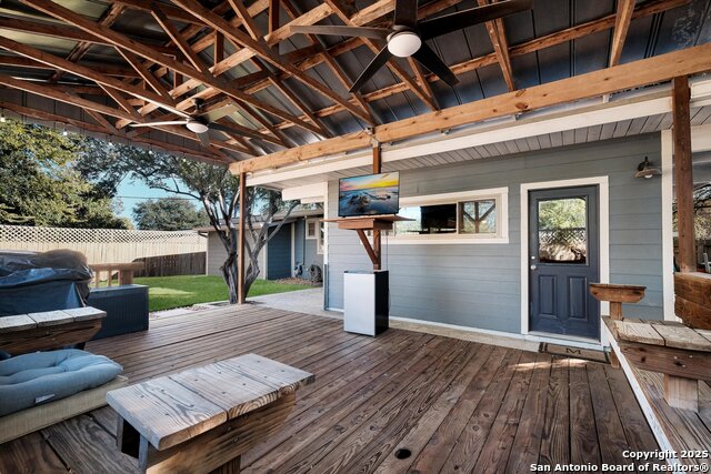 Listing photo id 24 for 611 Brightwood