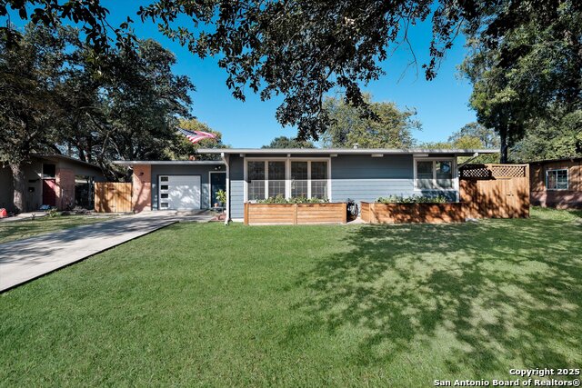 Listing photo id 1 for 611 Brightwood