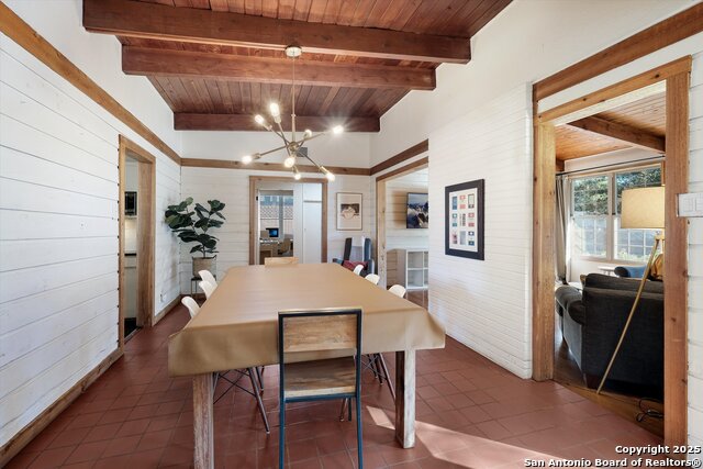 Listing photo id 5 for 611 Brightwood